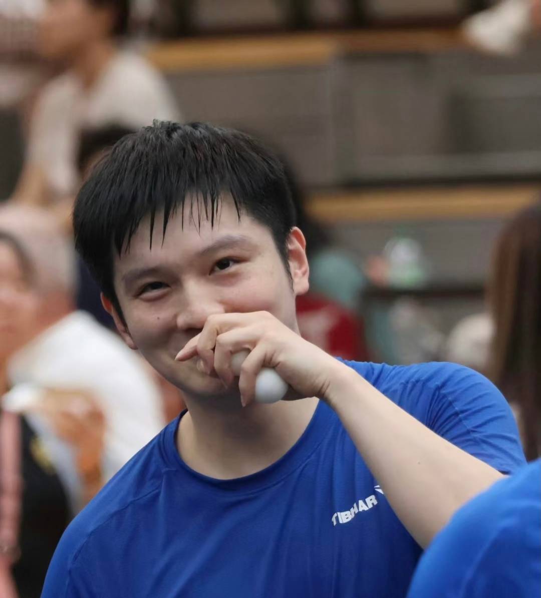 包含今晨山东男篮备战英超，伤情更新细节曝光，引发热议，更衣室氛围转暖的词条